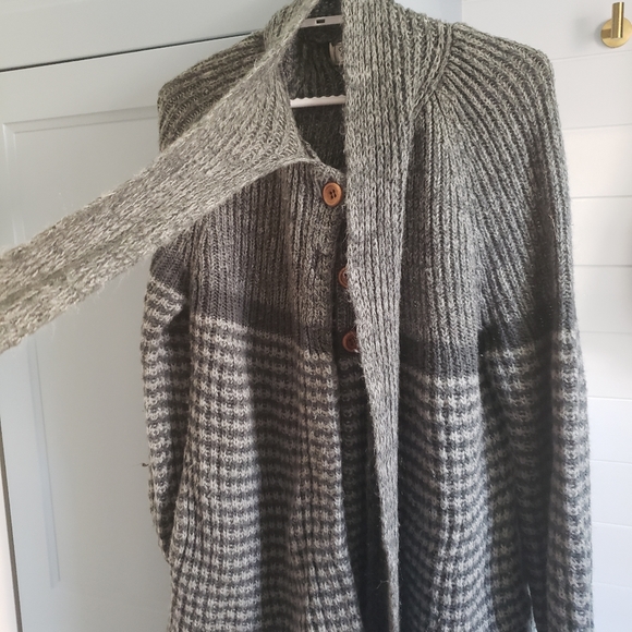 Acrtlic sweater - Picture 2 of 4